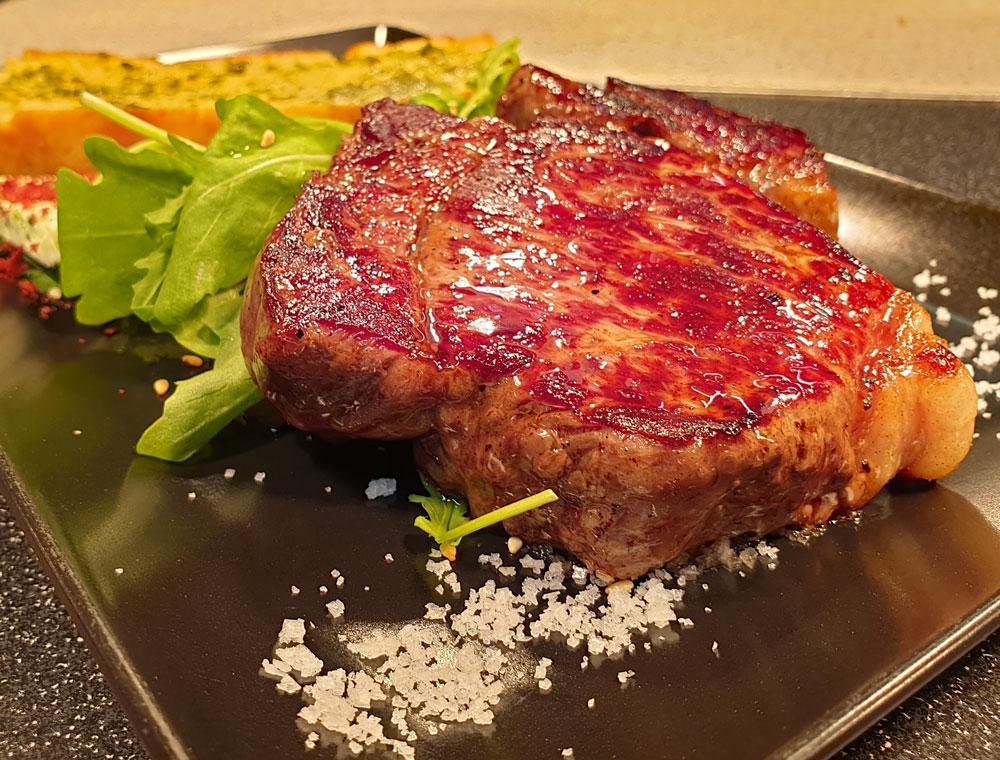 Steak vom Wagyu (gelegentliches Tagesangebot) Steak vom Wagyu (gelegentliches Tagesangebot)